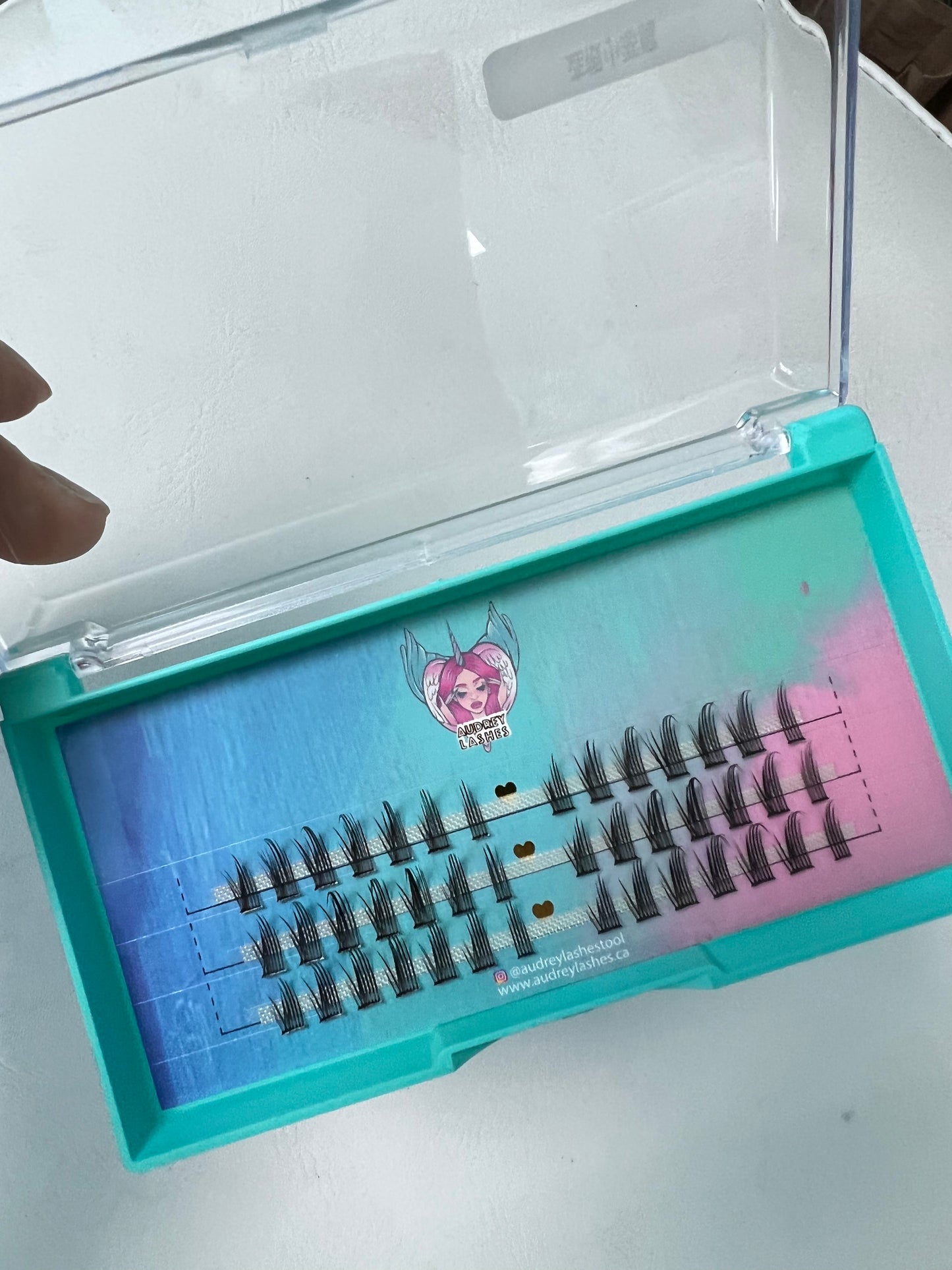 Devil’s elbow DIY cluster lashes -3Rows
